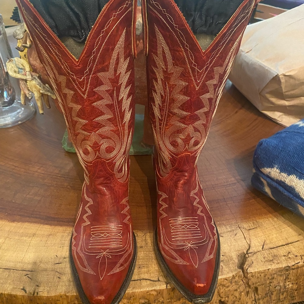 Slightly used pair of Old Gringo red boots, great condition, size 9